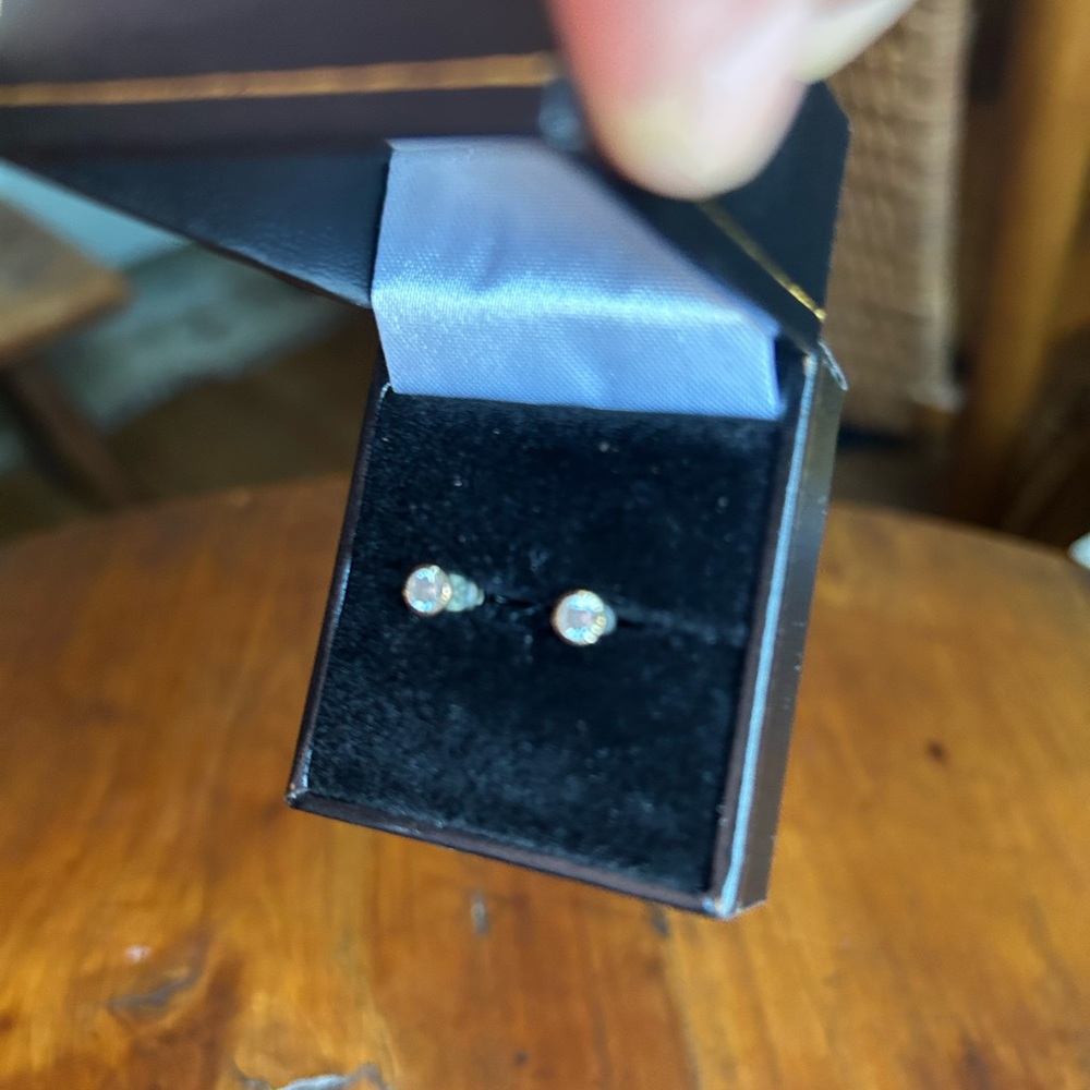 Bezel Gold Necklace and Earring Set - Picture 8 of 9